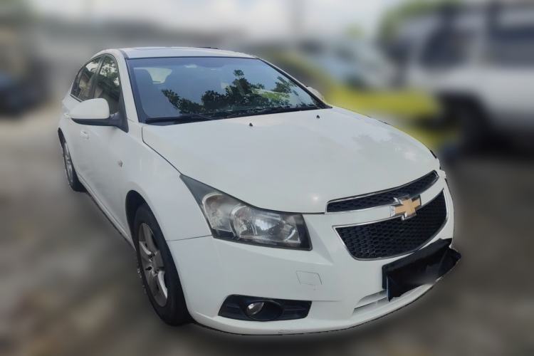 Used Chevrolet Cruze 2013 Hatchback 1.6L Automatic Luxury Model Front Right 45 Deg