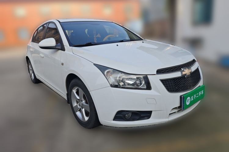 Used Chevrolet Cruze 2013 Hatchback 1.6L Manual Luxury Model Front Right 45 Deg
