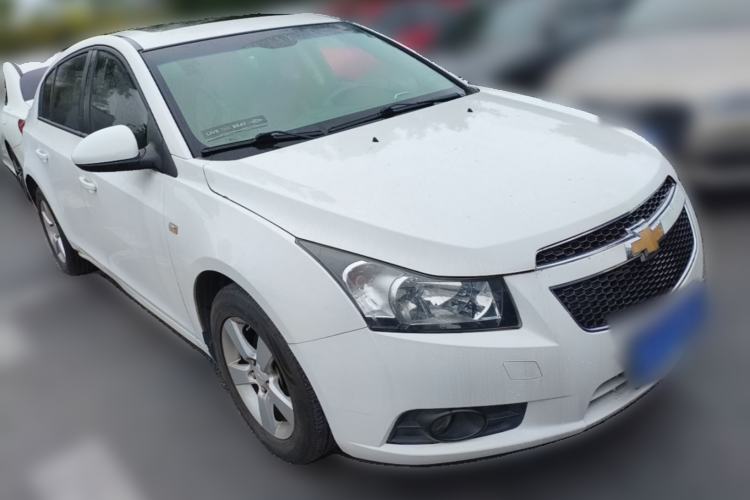 Used Chevrolet Cruze 2013 Hatchback 1.6L Automatic Luxury Model Front Right 45 Deg