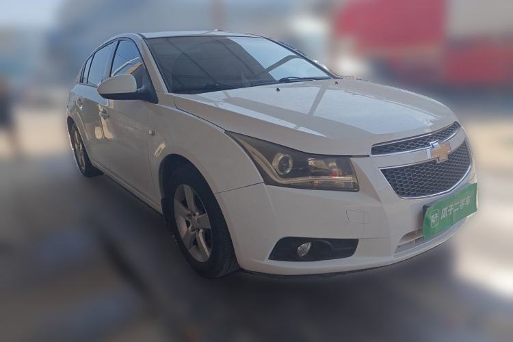 Used Chevrolet Cruze 2013 Hatchback 1.6L Automatic Luxury Model Front Right 45 Deg