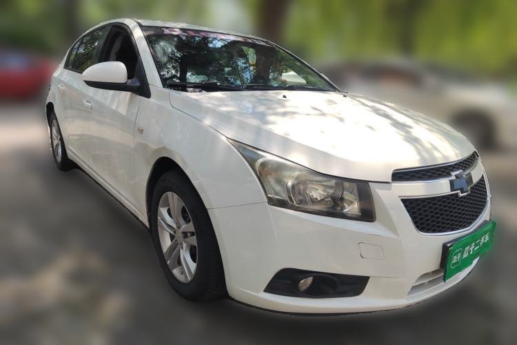 Used Chevrolet Cruze 2013 Hatchback 1.6L Automatic Luxury Model Front Right 45 Deg