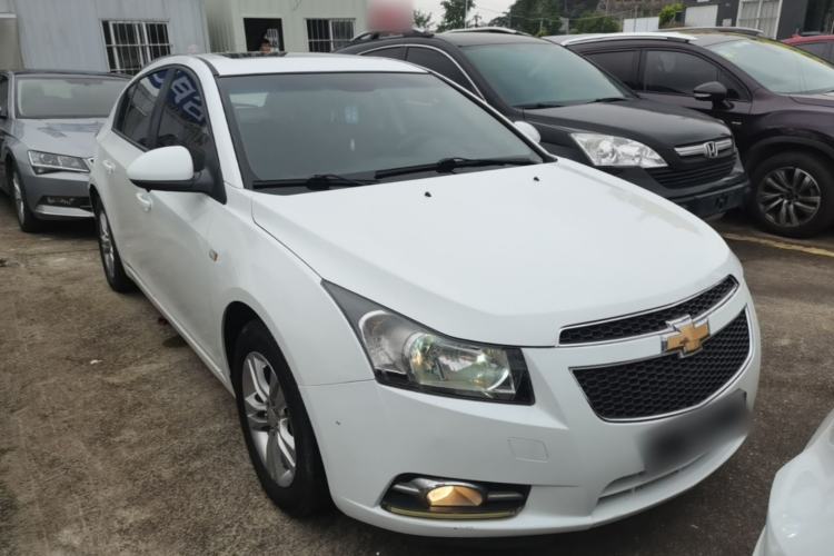 Used Chevrolet Cruze 2013 Hatchback 1.6L Manual Luxury Model Front Right 45 Deg