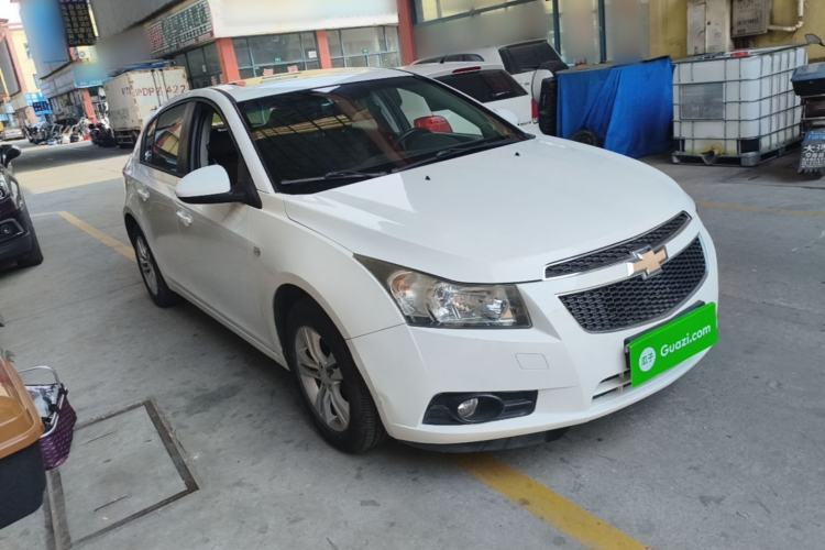 Used Chevrolet Cruze 2013 Hatchback 1.6L Automatic Luxury Model Front Right 45 Deg