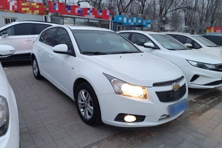 Used Chevrolet Cruze 2013 Hatchback 1.6L Automatic Luxury Model Front Right 45 Deg