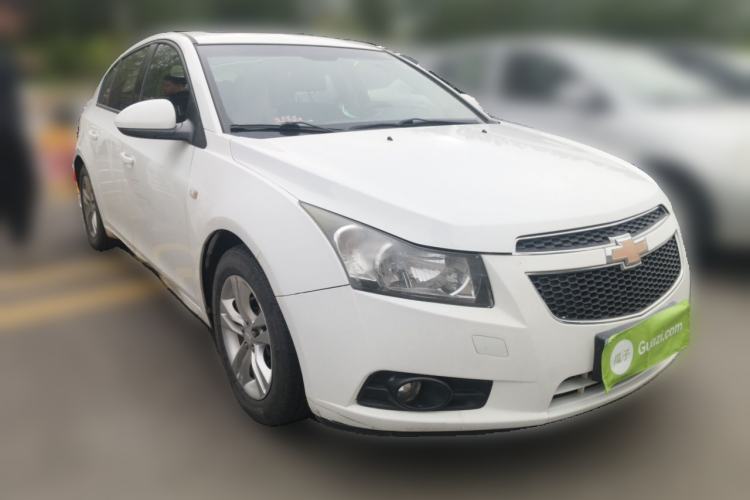 Used Chevrolet Cruze 2013 Hatchback 1.6L Manual Luxury Model Front Right 45 Deg