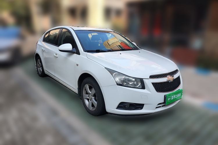 Used Chevrolet Cruze 2013 Hatchback 1.6L Automatic Luxury Model Front Right 45 Deg