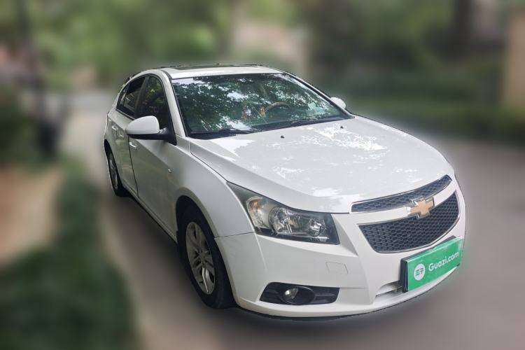 Used Chevrolet Cruze 2013 Hatchback 1.6L Manual Luxury Model Front Right 45 Deg