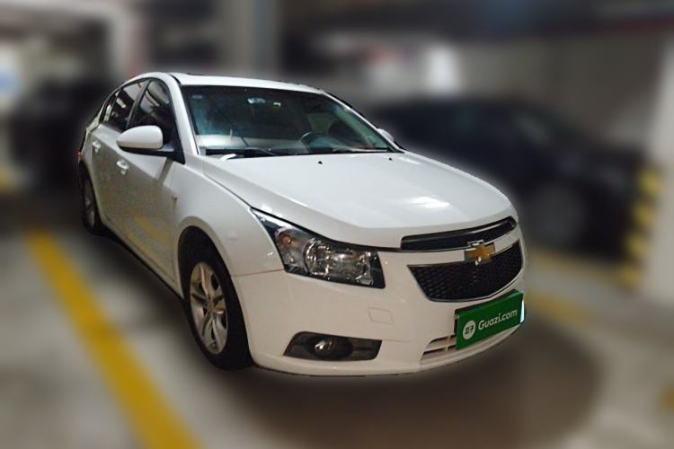 Used Chevrolet Cruze 2013 Hatchback 1.6L Automatic Luxury Model Front Right 45 Deg
