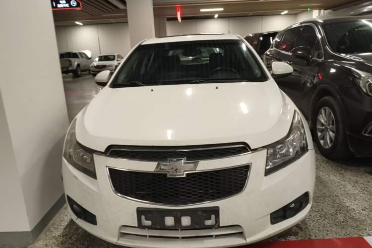 Used Chevrolet Cruze 2013 Hatchback 1.6L Manual Luxury Model Front