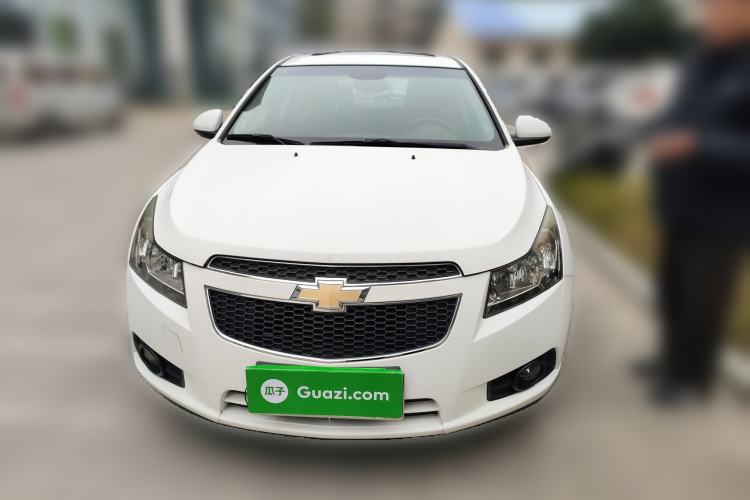 Used Chevrolet Cruze 2013 Hatchback 1.6L Manual Luxury Model Front