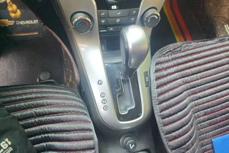 Used Chevrolet Cruze 2013 Hatchback 1.6T Automatic Flagship Model Gear Lever