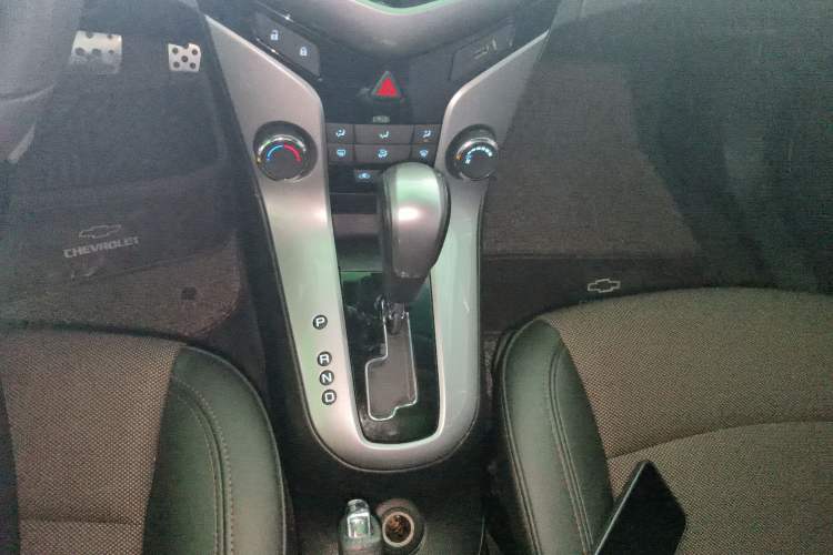 Used Chevrolet Cruze 2013 Hatchback 1.6L Automatic Luxury Model Gear Lever