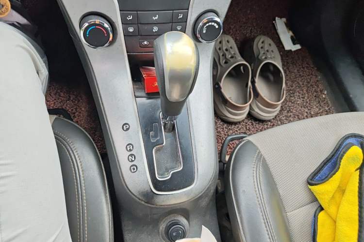 Used Chevrolet Cruze 2013 1.8L SE AT Gear Lever