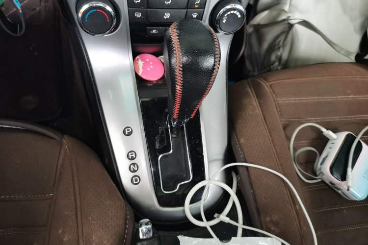 Used Chevrolet Cruze 2013 Hatchback 1.6L Automatic Luxury Model Gear Lever