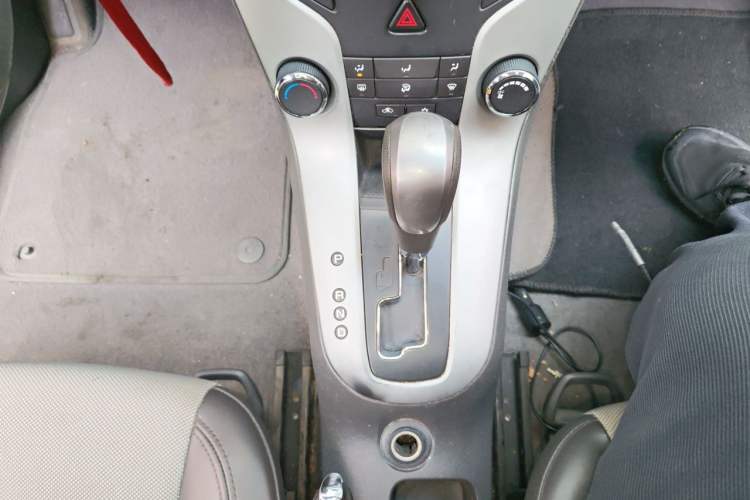 Used Chevrolet Cruze 2013 1.8L SE AT Gear Lever