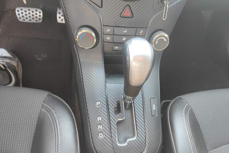 Used Chevrolet Cruze 2013 Hatchback 1.6T Automatic Flagship Model Gear Lever