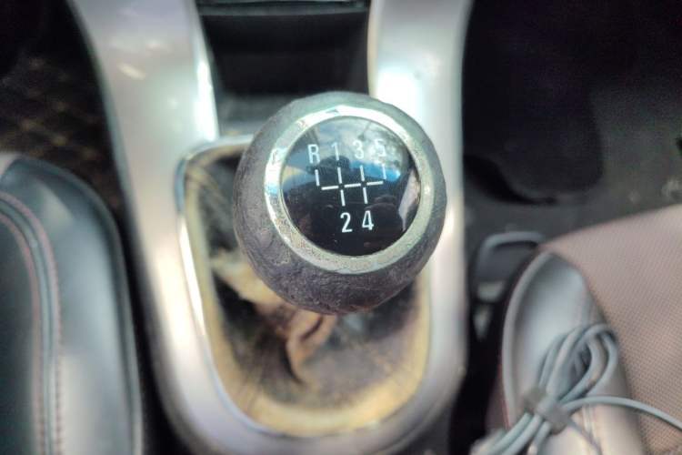 Used Chevrolet Cruze 2013 Hatchback 1.6L Manual Luxury Model Gear Lever