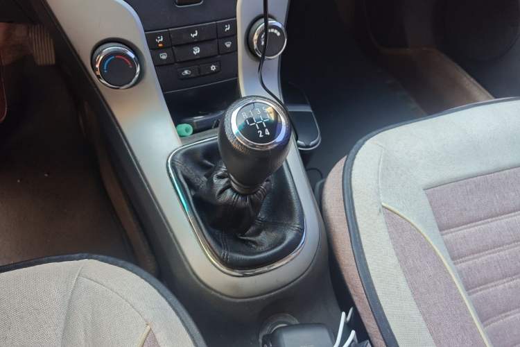 Used Chevrolet Cruze 2013 1.6L SL MT Gear Lever
