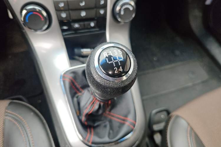 Used Chevrolet Cruze 2013 Hatchback 1.6L Manual Luxury Model Gear Lever