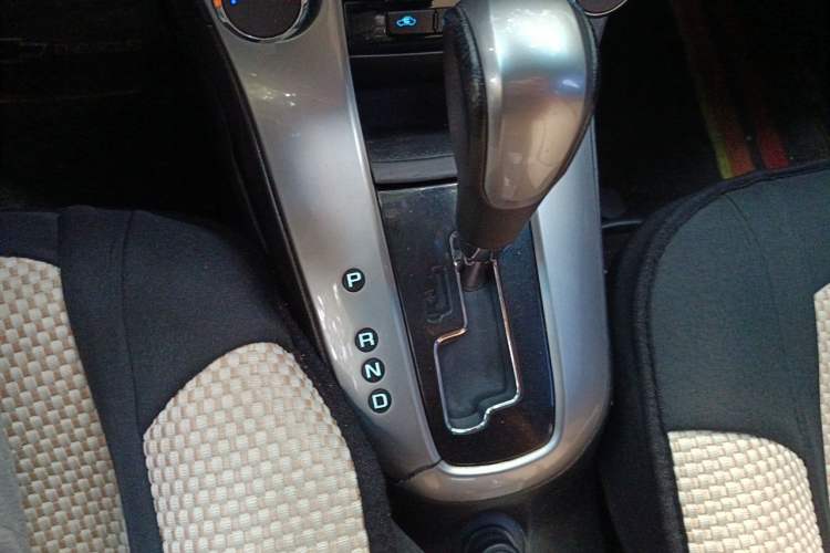 Used Chevrolet Cruze 2013 Hatchback 1.6L Automatic Luxury Model Gear Lever