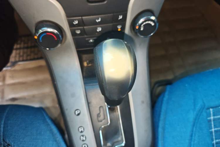 Used Chevrolet Cruze 2013 1.6L SL Grand Edition Automatic Gear Lever