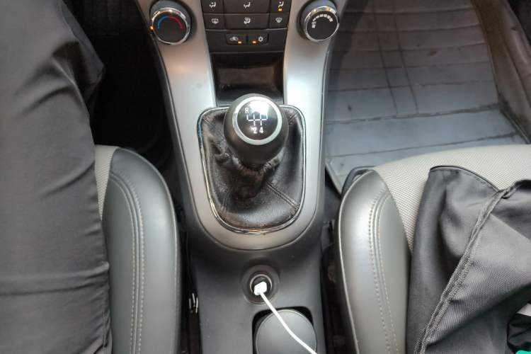 Used Chevrolet Cruze 2013 1.6L SL MT Gear Lever
