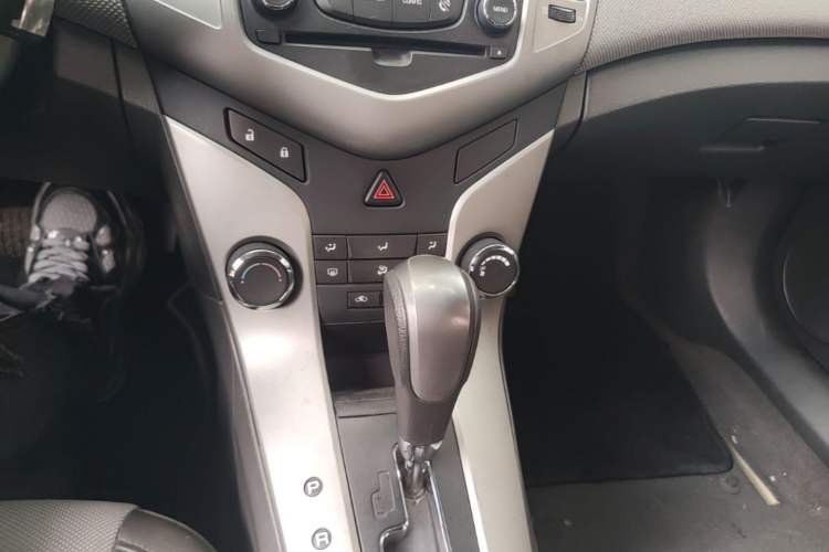 Used Chevrolet Cruze 2013 1.6L SE AT Gear Lever