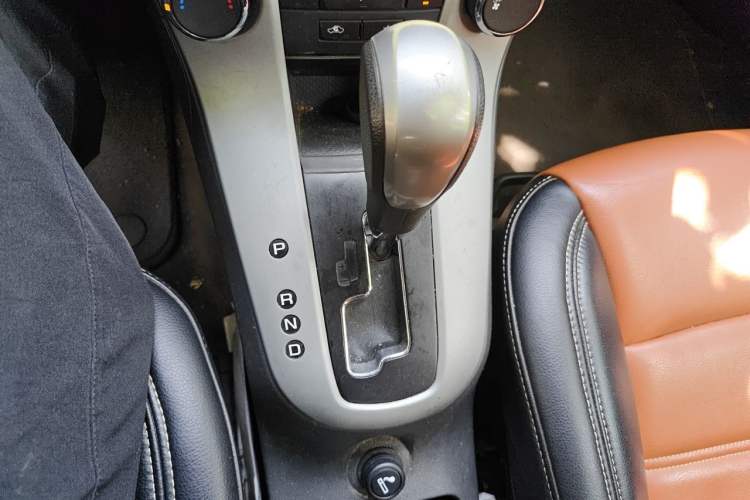 Used Chevrolet Cruze 2013 1.8L SE WTCC Edition AT Gear Lever