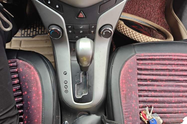 Used Chevrolet Cruze 2013 1.8L SE AT Gear Lever