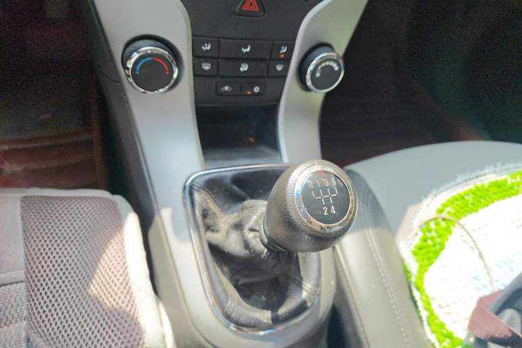 Used Chevrolet Cruze 2013 1.6L SE MT Gear Lever