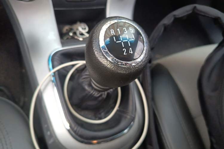 Used Chevrolet Cruze 2013 1.6L SL MT Gear Lever