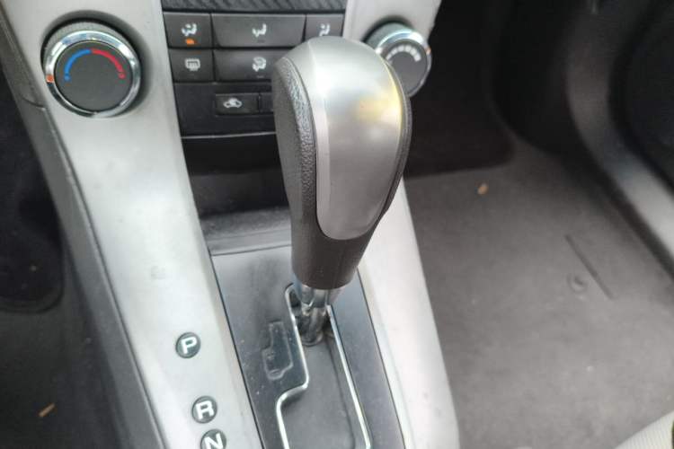 Used Chevrolet Cruze 2013 1.6L SL Grand Edition Automatic Gear Lever