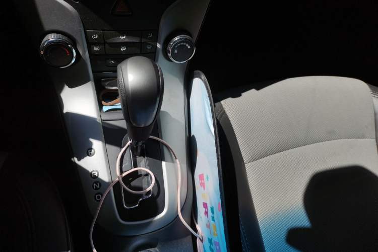 Used Chevrolet Cruze 2013 1.8L SE AT Gear Lever