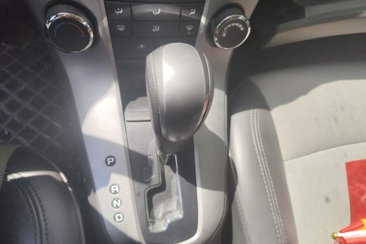 Used Chevrolet Cruze 2013 1.8L SE AT Gear Lever
