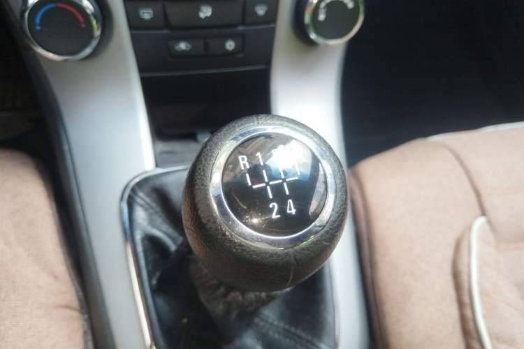 Used Chevrolet Cruze 2013 1.6L SE MT Gear Lever