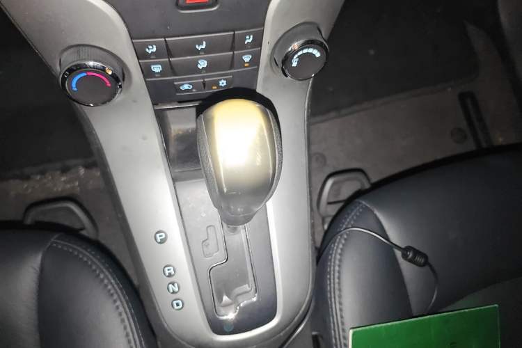 Used Chevrolet Cruze 2013 1.8L SE WTCC Edition AT Gear Lever