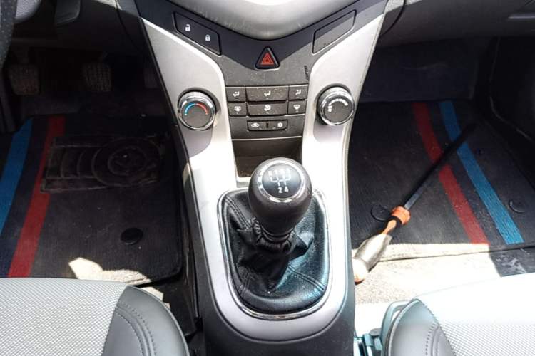Used Chevrolet Cruze 2013 1.6L SE MT Gear Lever