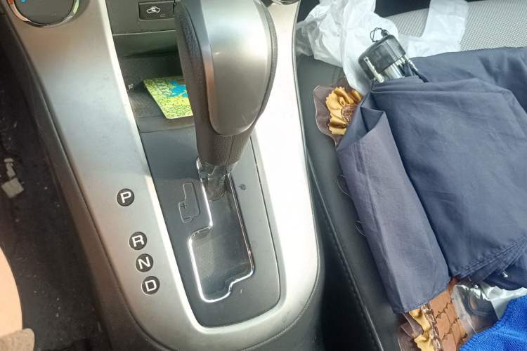 Used Chevrolet Cruze 2013 1.8L SE AT Gear Lever