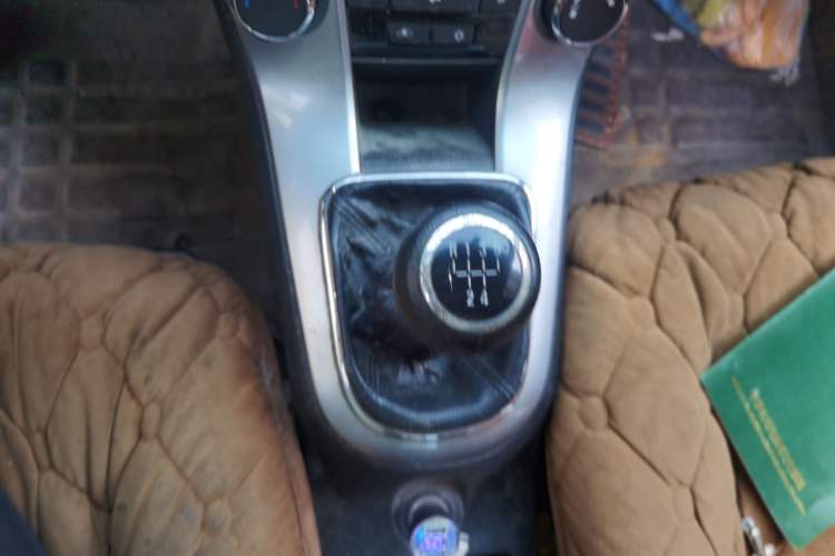 Used Chevrolet Cruze 2013 Hatchback 1.6L Manual Luxury Model Gear Lever