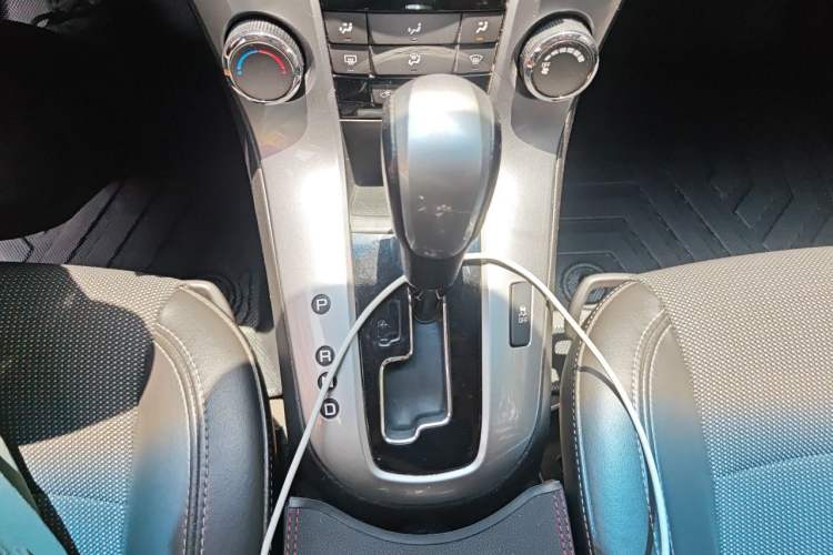 Used Chevrolet Cruze 2013 Hatchback 1.6T Automatic Flagship Model Gear Lever