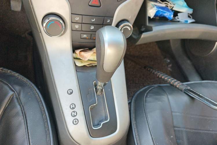 Used Chevrolet Cruze 2013 1.8L SE AT Gear Lever