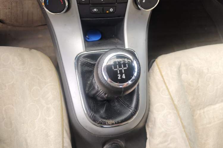 Used Chevrolet Cruze 2013 1.6L SE MT Gear Lever