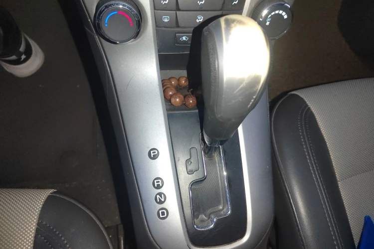 Used Chevrolet Cruze 2013 1.8L SE AT Gear Lever