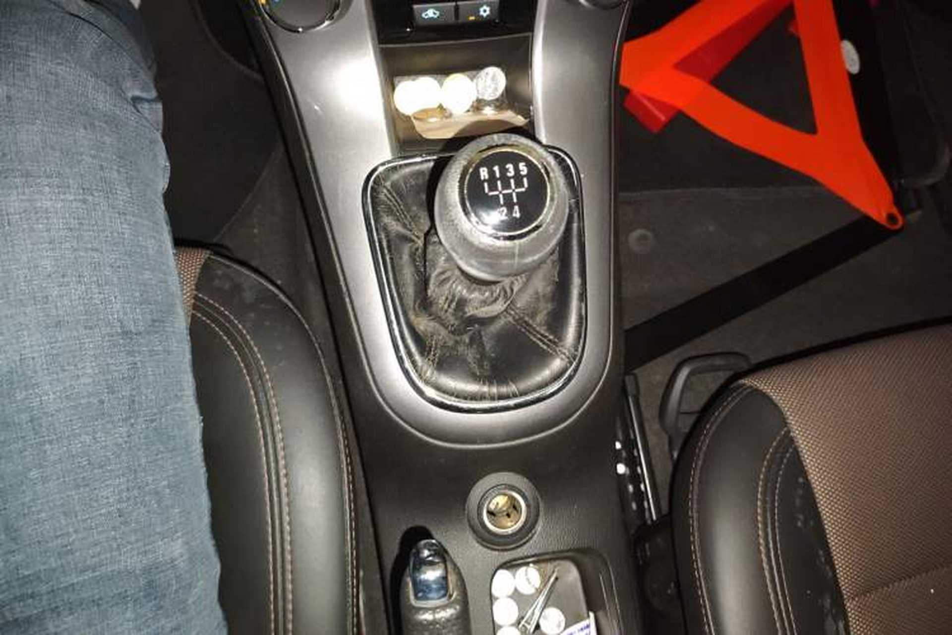 Used Chevrolet Cruze 2013 Hatchback 1.6L Manual Luxury Model Gear Lever