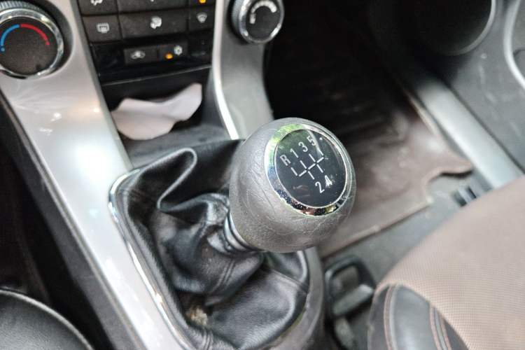Used Chevrolet Cruze 2013 Hatchback 1.6L Manual Luxury Model Gear Lever