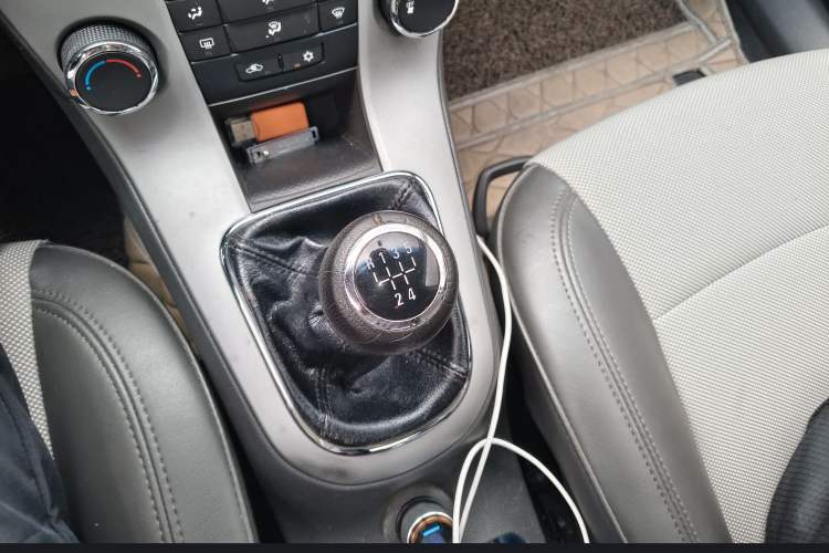 Used Chevrolet Cruze 2013 1.6L SL MT Gear Lever