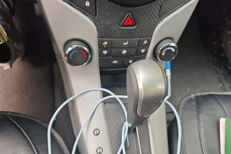 Used Chevrolet Cruze 2013 1.8L SE AT Gear Lever