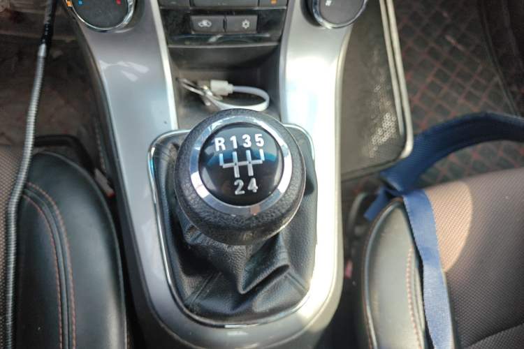 Used Chevrolet Cruze 2013 Hatchback 1.6L Manual Luxury Model Gear Lever