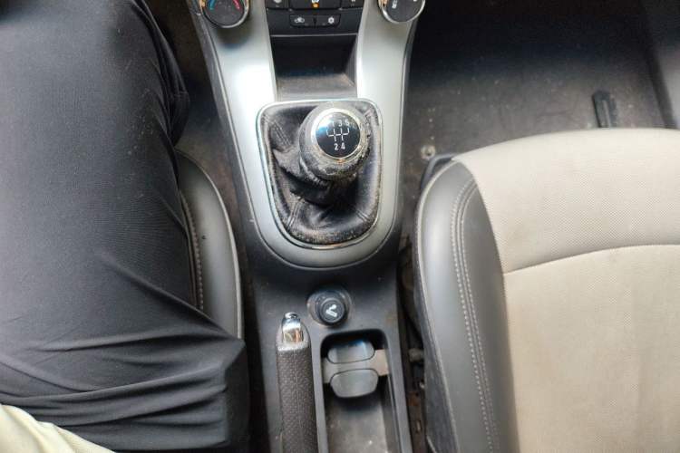 Used Chevrolet Cruze 2013 1.6L SE MT Gear Lever