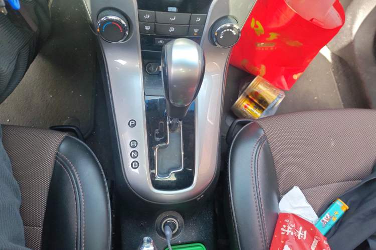 Used Chevrolet Cruze 2013 Hatchback 1.6L Automatic Luxury Model Gear Lever